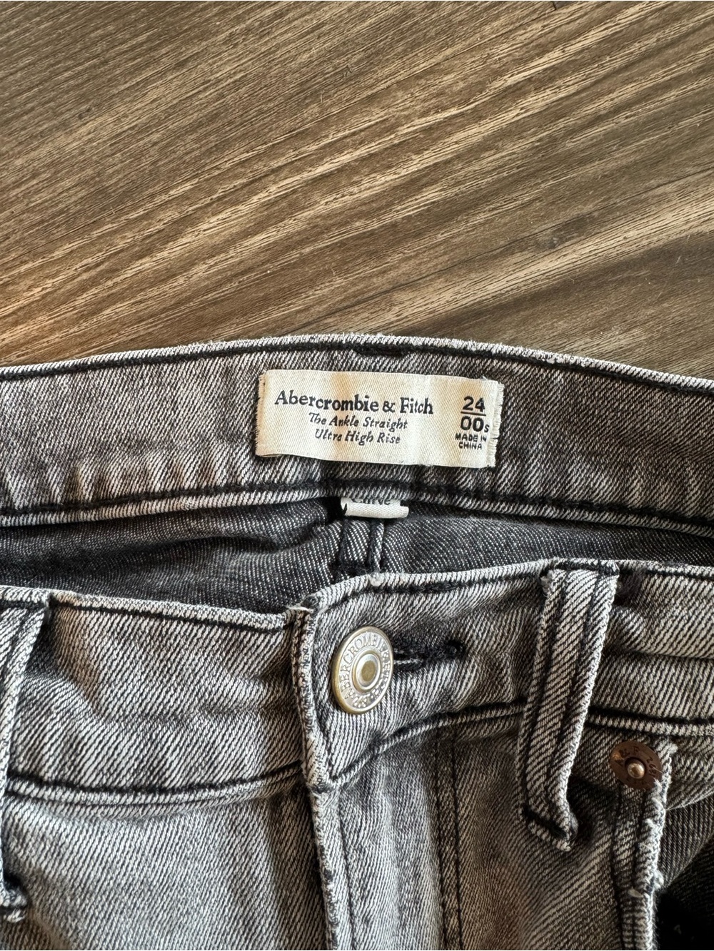 Abercrombie & Fitch Women’s Gray Ankle Straight Ultra High Rise Jeans